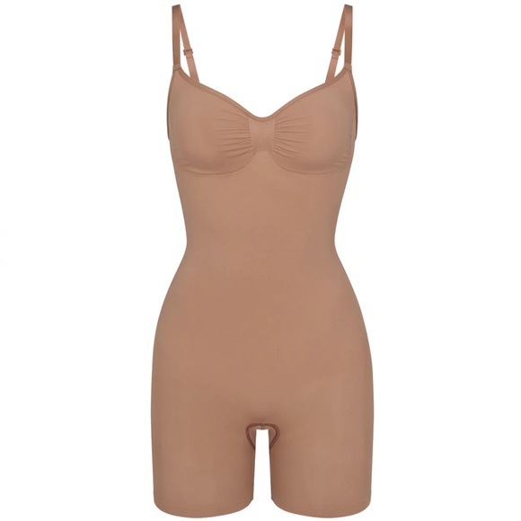 SKIMS 🤎 SEAMLESS SCULPT MID THIGH BODYSUIT - Picture 3 of 9